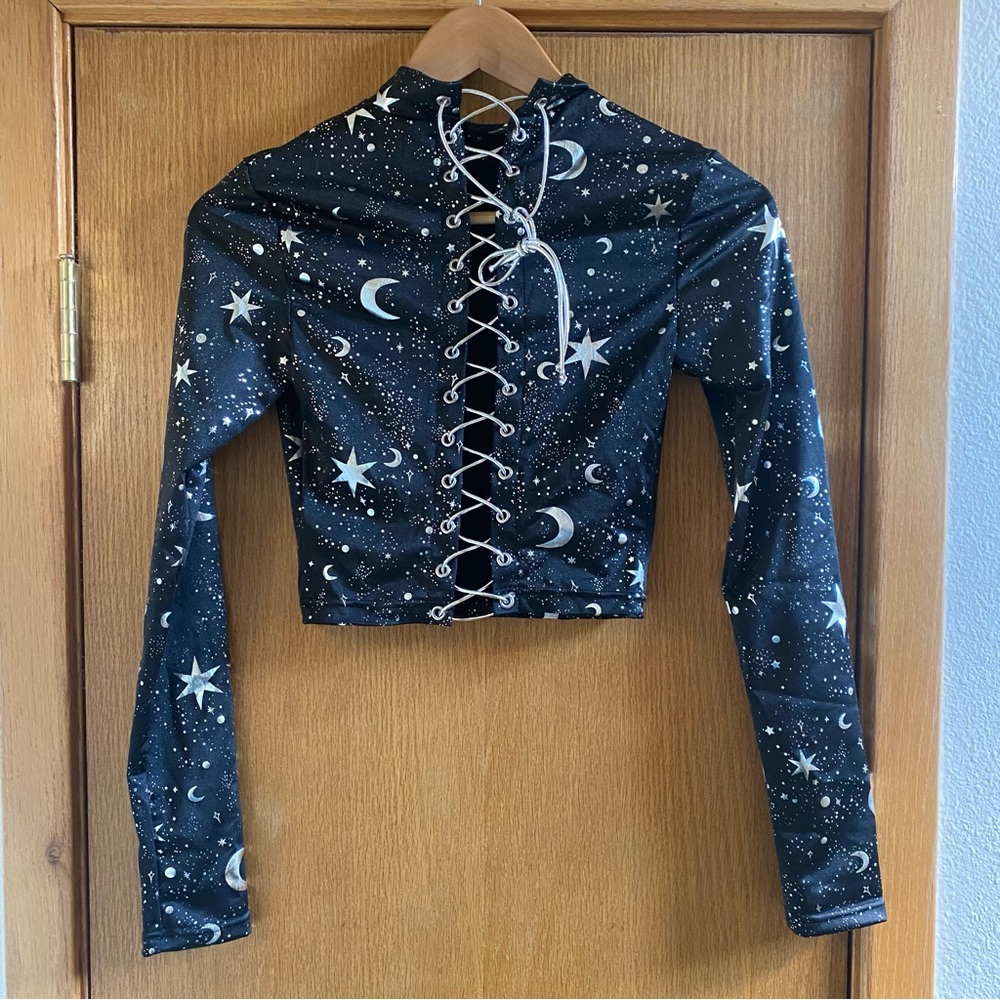 CURRENT MOOD • Black & Silver Space Pattern Lace-Up Long Sleeve Crop Top - XS